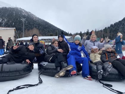 Учащиеся школ КГО провели выходные в посёлке Домбай