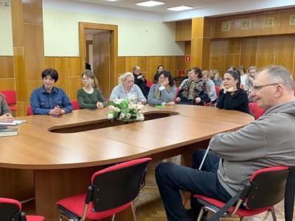 Священник встретился с библиотекарями и педагогами