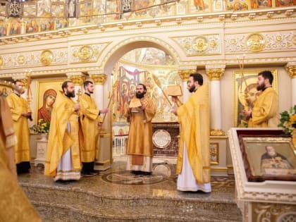 Архиепископ Феофилакт совершил литургию в Спасском кафедральном соборе