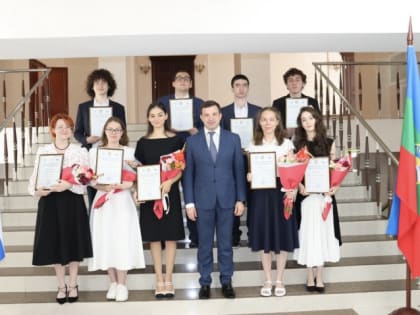 Председатель Правительства КЧР Мурат Аргунов встретился со «стобальниками» республики