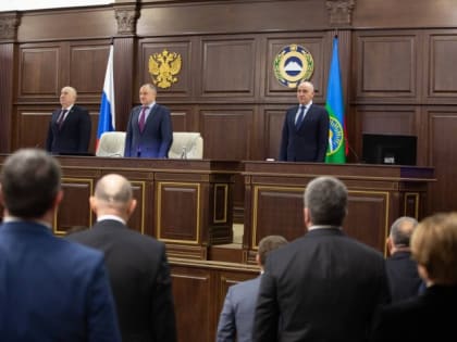 Глава Карачаево-Черкесии Рашид Темрезов принял участие в заключительной в текущем году сессии Парламента КЧР