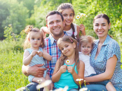 Единовременная выплата многодетным матерям, удостоенным почетного знака “Материнская слава” будет увеличена в два раза