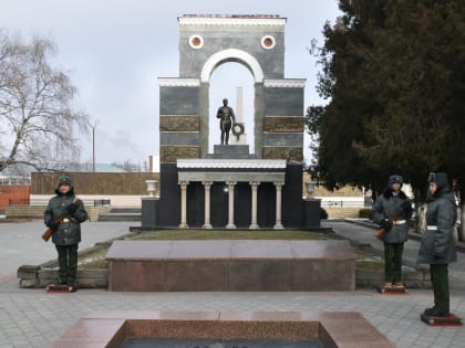 Сергей Твердохлебов. Памятник воину-освободителю в Черкесске