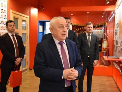 Кандидат в Президенты России от КПРФ Николай Харитонов посетил Красноярский машиностроительный завод