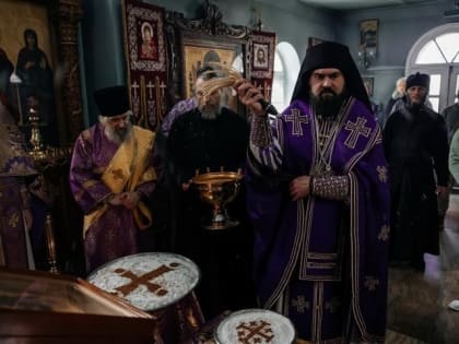 Архиепископ Феофилакт молитвенно почтил великомученика Феодора Тирона