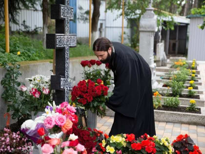 Архиепископ Феофилакт совершил панихиду по протоиерею Филиппу Устименко