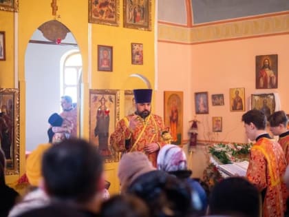 Архиепископ Феофилакт возглавил престольные торжества в храме священномученика Харлампия