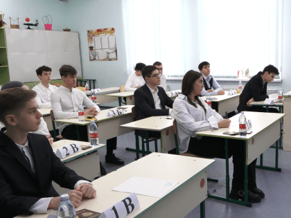 Около 1700 выпускников Карачаево-Черкесии написали итоговое сочинение