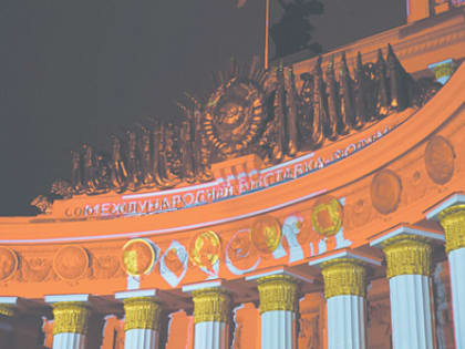 Сергей Обухов – «Независимой газете»: Власть запустила лапы в прошлое и теперь играет на популярности советских ценностей. Советская стилистика возвращает к жизни прежнюю риторику,