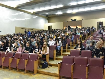 Представитель епархии напомнил первокурсникам о патриотизме и ответственности