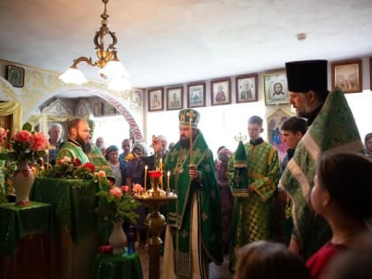 Архиепископ Феофилакт совершил литургию в храме поселка Зеленогорский