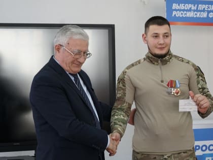 В КЧР вручили удостоверение доверенному лицу Владимира Путина