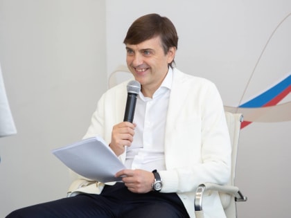 Министр просвещения РФ Сергей Кравцов встретился в Карачаево-Черкесии с финалистами Всероссийского конкурса «Лучший учитель родного языка и родной литературы-2023»