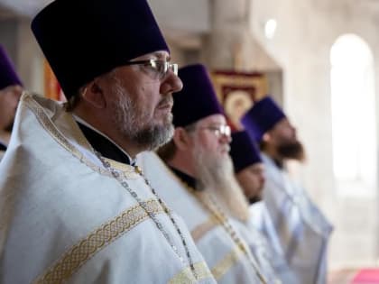 Архиепископ Феофилакт совершил литургию в храме села Побегайловка