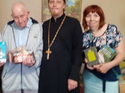 Волонтеры поздравили прихожанина собора