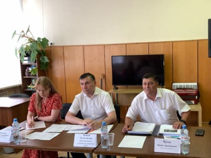 Министр труда и социального развития КЧР Руслан Шаков провел рабочее совещание с заведующими отделений РБУ "Центр социального обслуживания населения".