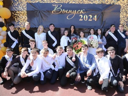 И время раздумий о жизни. Отгремели выпускные балы. Новое поколение школьников отправилось во взрослую жизнь. Что ждет их впереди?