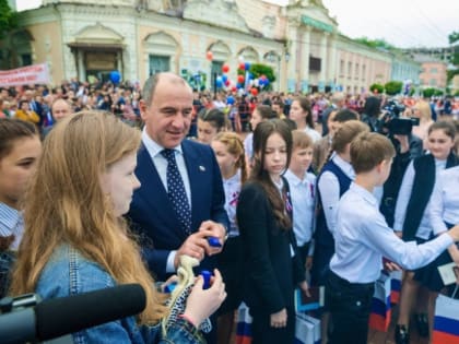 Глава Карачаево-Черкесии Рашид Темрезов поздравил жителей республики с Днем молодежи