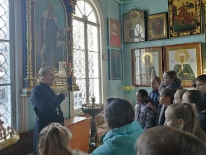 Священник рассказал гимназистам об образах Александра Невского