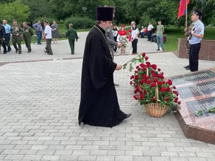 Благочинный помолился о погибших воинах