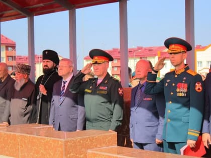 Архиепископ Феофилакт освятил крест строящегося храма