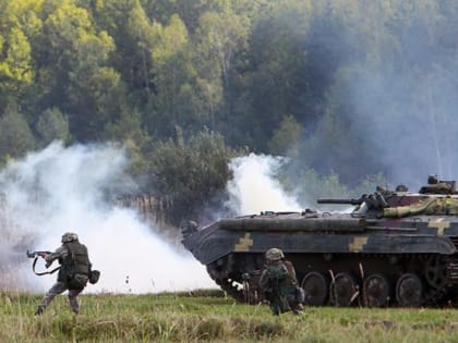 «Самоубийство» ВСУ: Командование снова гонит свои войска на русские мины. Украинские саперы вынуждены пользоваться средствами, от которых НАТО отказалсь давным-давно. Армия обречен