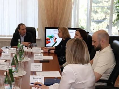 В Казани Рашид Темрезов посетил экономическую выставку регионов РФ и стран Организации исламского сотрудничества Russia Halal Expo