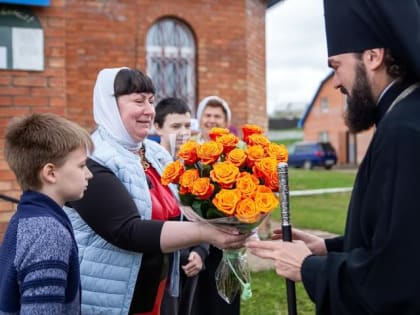Архиепископ Феофилакт возглавил престольные торжества в поселке Нежинском