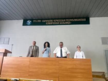 Министр здравоохранения КЧР Динара Камурзаева представила нового главного врача РГБЛПУ «КЧРКБ»