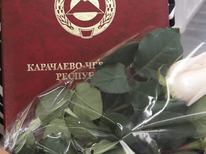 Во Всемирный день донора крови спикер Парламента КЧР Александр Иванов поздравил сотрудников службы и почетных доноров КЧР