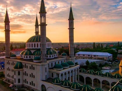 В районах и городах КЧР проходят ифтары Главы Республики Рашида Темрезова