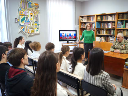 В Карачаево-Черкесской республиканской детской библиотеке состоялась встреча читателей с участником СВО