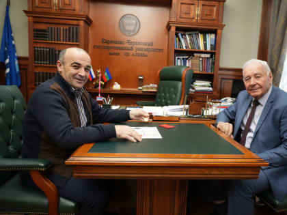 Заведующий кафедрой биологии и химии КЧГУ Унух Узденов награждён медалью имени А. Нобеля