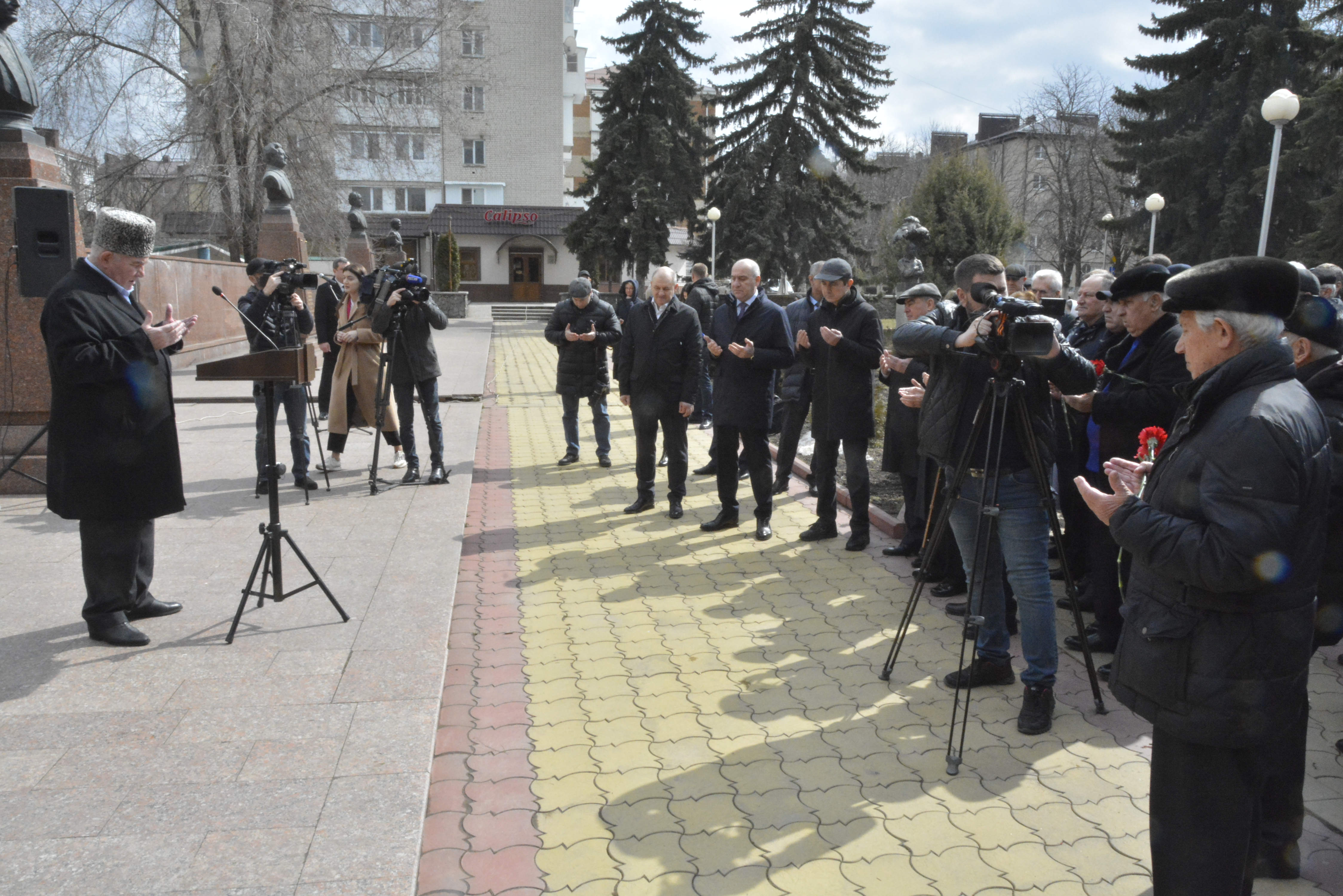 Почтили память Владимира Исламовича Хубиева. Черкесск 1999 мититинг. Руководитель мэрии КЧР. Митинг в Харьковской народной Республике. Черкесск 2023 год