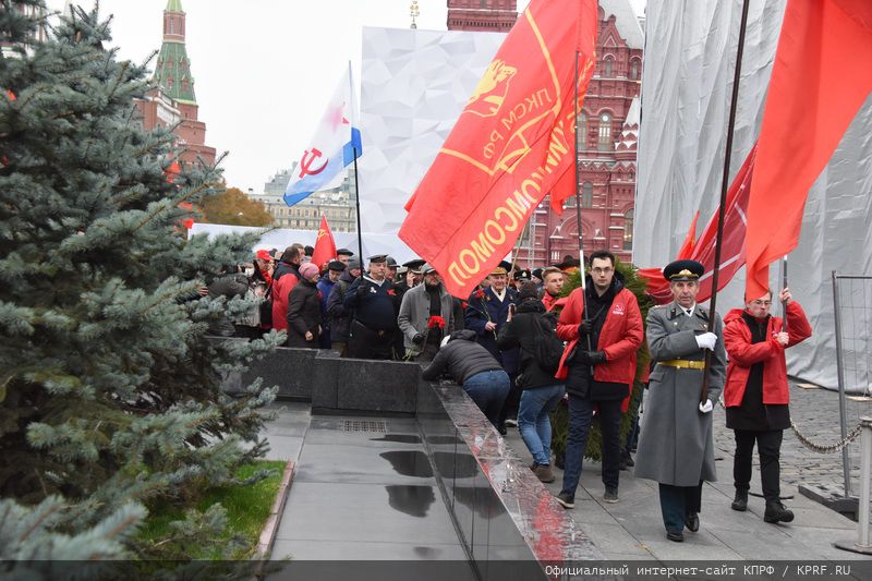 Последние новости 7 ноября. Нацисты в Москве. 7 Ноября 2022 митинг КПРФ Москва. 7 Ноября 2022 коммунисты Москва. Зюганов 7 ноября.