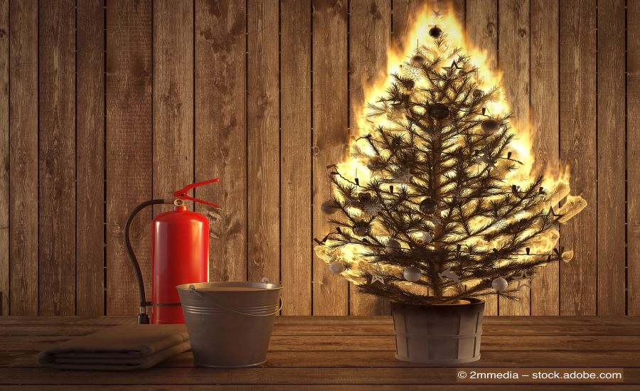 Weihnachtsbaum-Brand verhindern: So bleibt Weihnachten funkenfrei