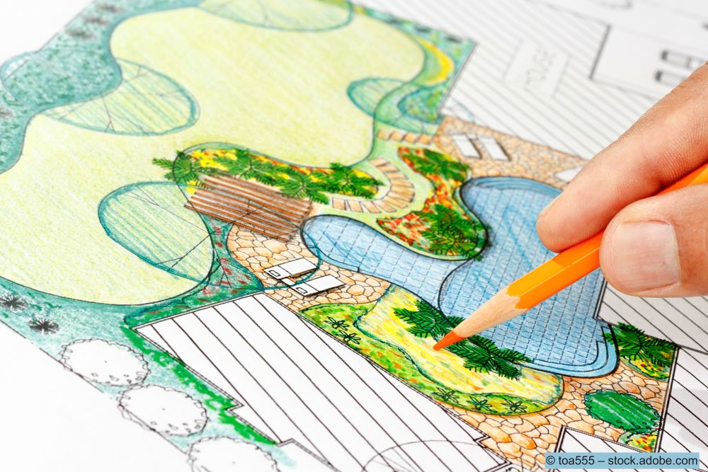 Ein-Teichbau-wird-auf-Papier-geplant