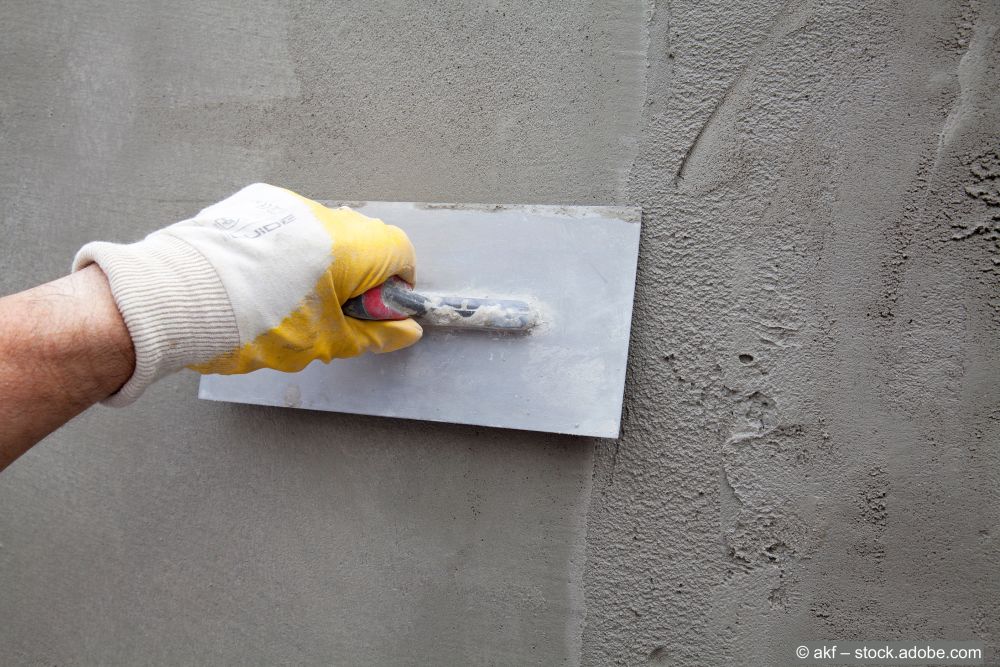Wand-wird-mit-Beton-verputzt