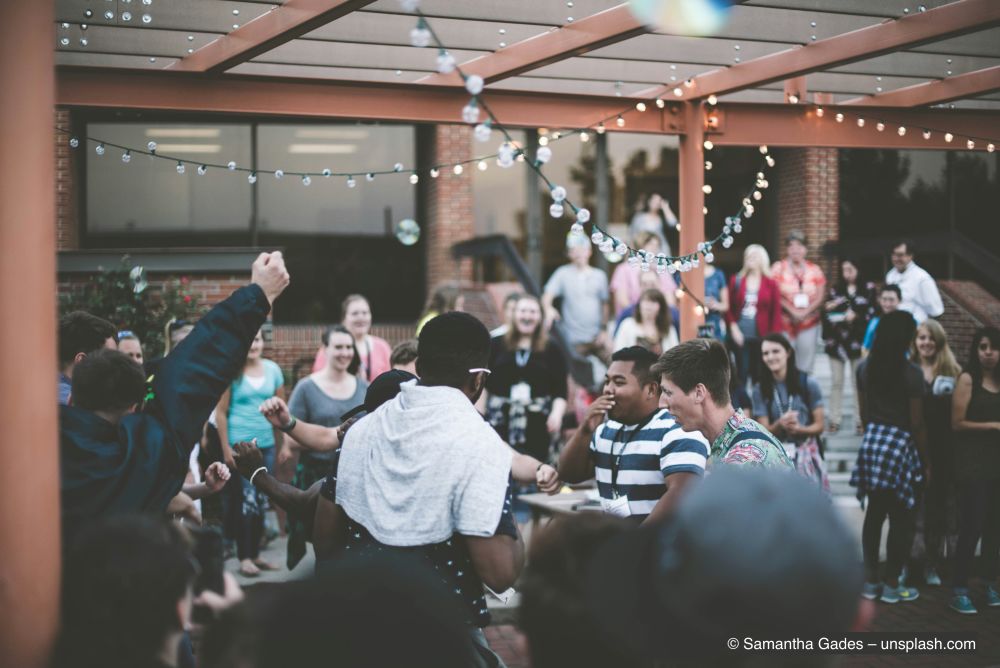 Hoffest- mit-vielen-Menschen