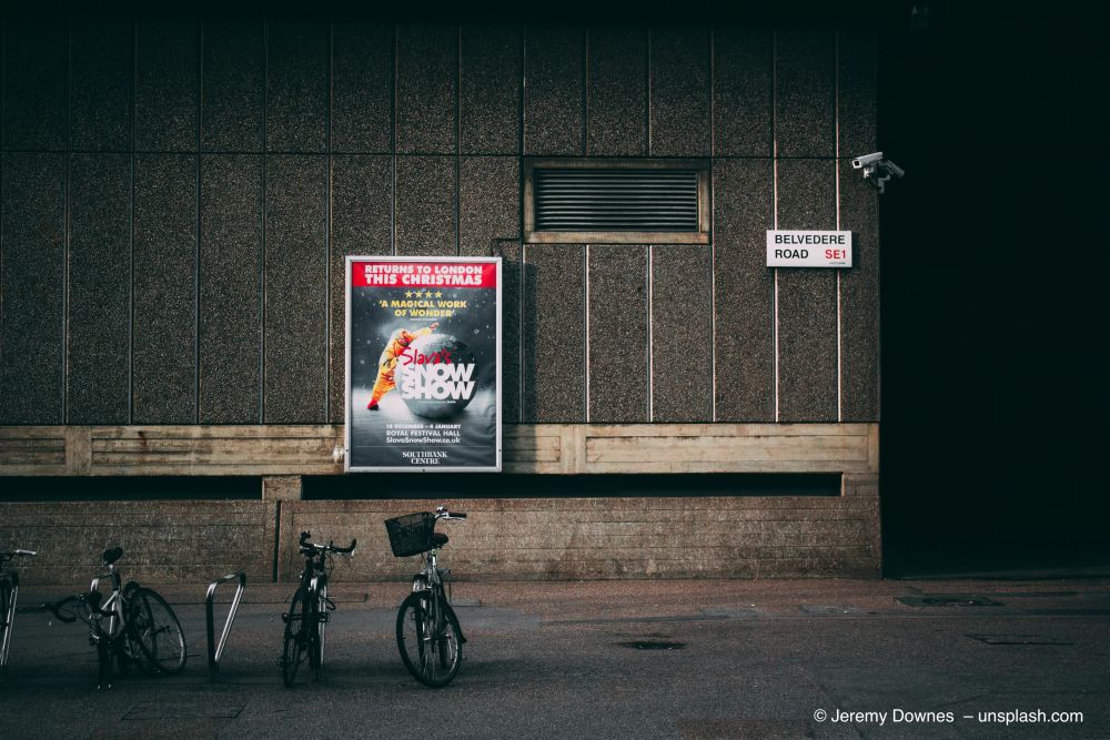 Werbung-auf-einem-Plakat