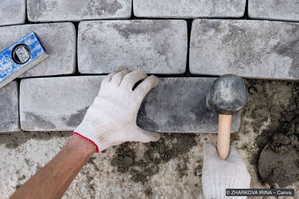 Gartenplatten selbst verlegen: Anleitung, Kosten & häufige Fehler