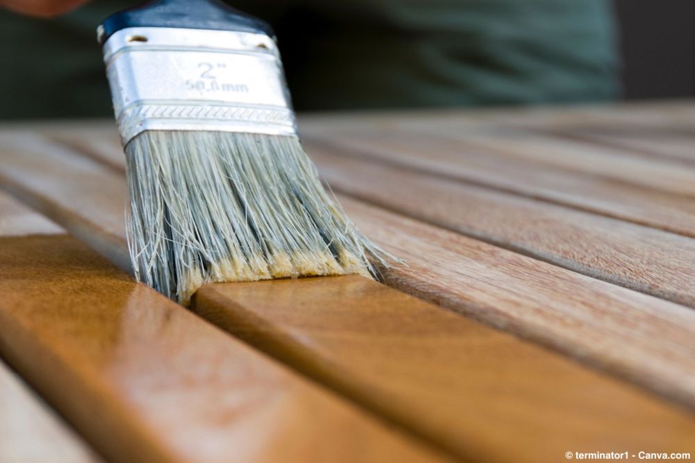 Holz lasieren und streichen – Anleitung für Holzwände und Möbel
