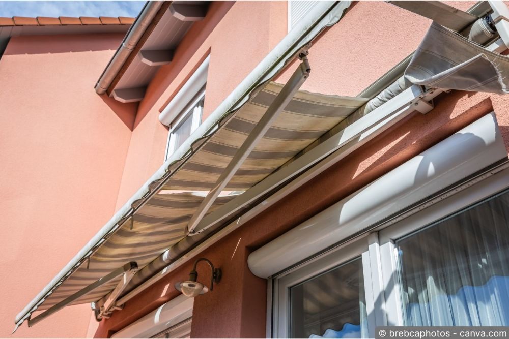 Sonnenstoren ersetzen: Wann sich der Austausch lohnt und wann die Reparatur reicht