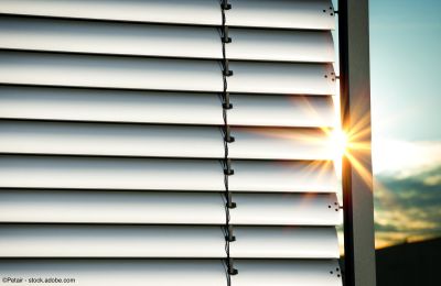 Stores avec rayons de soleil 