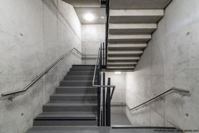 Cage d'escalier en béton