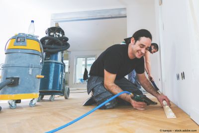 Handwerker-arbeiten-ordentlich-zusammen