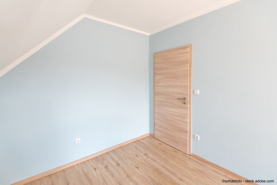 Mur peint en bleu clair