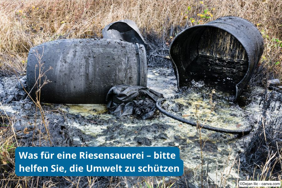 Zwei Ölfasser, die in der Natur entsorgt worden und giftige Industrieabfälle freisetzen