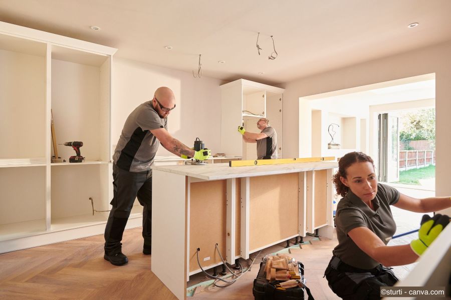 Fachbetrieb baut eine Küche ein