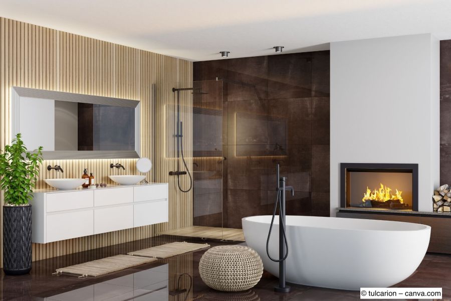 Luxuriöses Badezimmer mit freistehender Badewanne, begehbarer Dusche und Kamin in modernem Design mit Holz- und Natursteinelementen